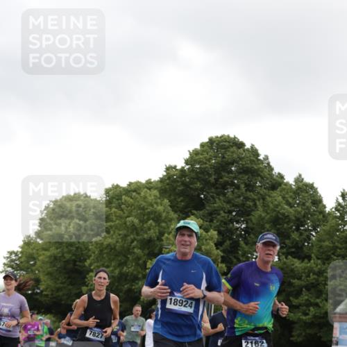 29.06.2025 - hella hamburg halbmarathon Jannik Wohlers http://msf.ph/oto/8144359 29.06.2025 10:46:23 Lombardsbrücke 1073, 1363, 1371, 1375, 1720, 1999, 2162, 2211, 2320, 2981, 3277, 3406, 3407, 3734, 3823, 4202, 4296, 4342, 4604, 5700, 5953, 6740, 7412, 7827, 8477, 8486, 8553, 9050, 9092, 9139, 9243, 9691, 9743, 10514, 10515, 10591, 12140, 13195, 13756, 13757, 13885, 14011, 14181, 14261, 14680, 14891, 16882, 16987, 17419, 17459, 18315, 18881, 18924, 18950 meine-sportfotos.de