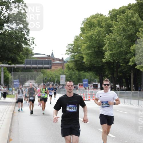 29.06.2025 - hella hamburg halbmarathon Jannik Wohlers http://msf.ph/oto/8144375 29.06.2025 10:09:02 Lombardsbrücke 1483, 1513, 2978, 4859, 5806, 5885, 6674, 7187, 9988, 10194, 12156, 12862, 13210, 13660, 15697, 16688, 18726, 18727, 19166 meine-sportfotos.de