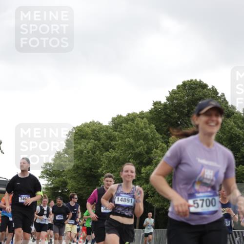 29.06.2025 - hella hamburg halbmarathon Jannik Wohlers http://msf.ph/oto/8144432 29.06.2025 10:46:27 Lombardsbrücke 1073, 1286, 1363, 1371, 1375, 1720, 1999, 2162, 2211, 2320, 2556, 2665, 2981, 3277, 3406, 3407, 3734, 3823, 4202, 4296, 4342, 5111, 5114, 5700, 5796, 5953, 6740, 7412, 7827, 8486, 8553, 8684, 9050, 9092, 9139, 9243, 9743, 9758, 10514, 10515, 10591, 11618, 12140, 12258, 13195, 13756, 13757, 13885, 14011, 14181, 14680, 14891, 16987, 17288, 17459, 18315, 18403, 18881, 18924, 18950 meine-sportfotos.de