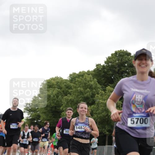 29.06.2025 - hella hamburg halbmarathon Jannik Wohlers http://msf.ph/oto/8144443 29.06.2025 10:46:27 Lombardsbrücke 1073, 1286, 1363, 1371, 1375, 1720, 1999, 2162, 2211, 2320, 2556, 2665, 2981, 3277, 3406, 3407, 3734, 3823, 4202, 4296, 4342, 5111, 5114, 5700, 5796, 5953, 6740, 7412, 7827, 8486, 8553, 8684, 9050, 9092, 9139, 9243, 9743, 9758, 10514, 10515, 10591, 11618, 12140, 12258, 13195, 13756, 13757, 13885, 14011, 14181, 14680, 14891, 16987, 17288, 17459, 18315, 18403, 18881, 18924, 18950 meine-sportfotos.de