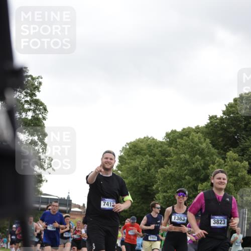 29.06.2025 - hella hamburg halbmarathon Jannik Wohlers http://msf.ph/oto/8144463 29.06.2025 10:46:28 Lombardsbrücke 1073, 1286, 1363, 1371, 1375, 1720, 1999, 2162, 2211, 2320, 2327, 2556, 2665, 2981, 3277, 3406, 3407, 3734, 3823, 4202, 4296, 4342, 5111, 5114, 5700, 5796, 5953, 6496, 6740, 7412, 7827, 8486, 8553, 8684, 9050, 9092, 9139, 9243, 9743, 9758, 9949, 10514, 10515, 10591, 11618, 12140, 12258, 13195, 13756, 13757, 13885, 14011, 14181, 14680, 14891, 15806, 16987, 17288, 17459, 18315, 18403, 18881, 18924, 18950 meine-sportfotos.de