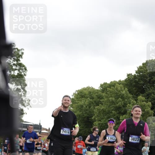 29.06.2025 - hella hamburg halbmarathon Jannik Wohlers http://msf.ph/oto/8144471 29.06.2025 10:46:28 Lombardsbrücke 1073, 1286, 1363, 1371, 1375, 1720, 1999, 2162, 2211, 2320, 2327, 2556, 2665, 2981, 3277, 3406, 3407, 3734, 3823, 4202, 4296, 4342, 5111, 5114, 5700, 5796, 5953, 6496, 6740, 7412, 7827, 8486, 8553, 8684, 9050, 9092, 9139, 9243, 9743, 9758, 9949, 10514, 10515, 10591, 11618, 12140, 12258, 13195, 13756, 13757, 13885, 14011, 14181, 14680, 14891, 15806, 16987, 17288, 17459, 18315, 18403, 18881, 18924, 18950 meine-sportfotos.de