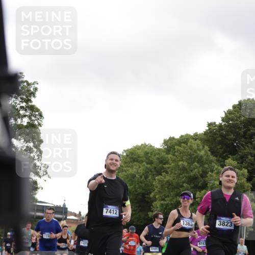 29.06.2025 - hella hamburg halbmarathon Jannik Wohlers http://msf.ph/oto/8144479 29.06.2025 10:46:28 Lombardsbrücke 1073, 1286, 1363, 1371, 1375, 1720, 1999, 2162, 2211, 2320, 2327, 2556, 2665, 2981, 3277, 3406, 3407, 3734, 3823, 4202, 4296, 4342, 5111, 5114, 5700, 5796, 5953, 6496, 6740, 7412, 7827, 8486, 8553, 8684, 9050, 9092, 9139, 9243, 9743, 9758, 9949, 10514, 10515, 10591, 11618, 12140, 12258, 13195, 13756, 13757, 13885, 14011, 14181, 14680, 14891, 15806, 16987, 17288, 17459, 18315, 18403, 18881, 18924, 18950 meine-sportfotos.de