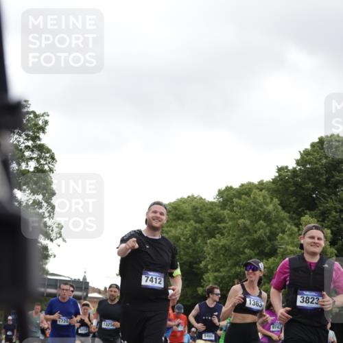 29.06.2025 - hella hamburg halbmarathon Jannik Wohlers http://msf.ph/oto/8144489 29.06.2025 10:46:29 Lombardsbrücke 1073, 1286, 1363, 1720, 1999, 2162, 2211, 2320, 2327, 2556, 2665, 2981, 3277, 3406, 3407, 3823, 4202, 4296, 4342, 5111, 5114, 5700, 5796, 5953, 6485, 6496, 6740, 7412, 7827, 8486, 8553, 8684, 9050, 9092, 9139, 9243, 9743, 9758, 9949, 10514, 10515, 10591, 11618, 12140, 12258, 12630, 13195, 13756, 13757, 13885, 14011, 14181, 14680, 14891, 15806, 17288, 17356, 18315, 18403, 18881, 18924, 18950 meine-sportfotos.de