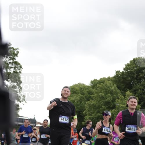 29.06.2025 - hella hamburg halbmarathon Jannik Wohlers http://msf.ph/oto/8144494 29.06.2025 10:46:29 Lombardsbrücke 1073, 1286, 1363, 1720, 1999, 2162, 2211, 2320, 2327, 2556, 2665, 2981, 3277, 3406, 3407, 3823, 4202, 4296, 4342, 5111, 5114, 5700, 5796, 5953, 6485, 6496, 6740, 7412, 7827, 8486, 8553, 8684, 9050, 9092, 9139, 9243, 9743, 9758, 9949, 10514, 10515, 10591, 11618, 12140, 12258, 12630, 13195, 13756, 13757, 13885, 14011, 14181, 14680, 14891, 15806, 17288, 17356, 18315, 18403, 18881, 18924, 18950 meine-sportfotos.de