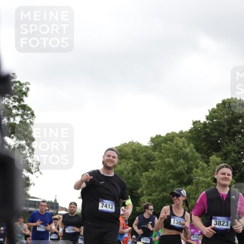 29.06.2025 - hella hamburg halbmarathon Jannik Wohlers http://msf.ph/oto/8144499 29.06.2025 10:46:29 Lombardsbrücke 1073, 1286, 1363, 1720, 1999, 2162, 2211, 2320, 2327, 2556, 2665, 2981, 3277, 3406, 3407, 3823, 4202, 4296, 4342, 5111, 5114, 5700, 5796, 5953, 6485, 6496, 6740, 7412, 7827, 8486, 8553, 8684, 9050, 9092, 9139, 9243, 9743, 9758, 9949, 10514, 10515, 10591, 11618, 12140, 12258, 12630, 13195, 13756, 13757, 13885, 14011, 14181, 14680, 14891, 15806, 17288, 17356, 18315, 18403, 18881, 18924, 18950 meine-sportfotos.de