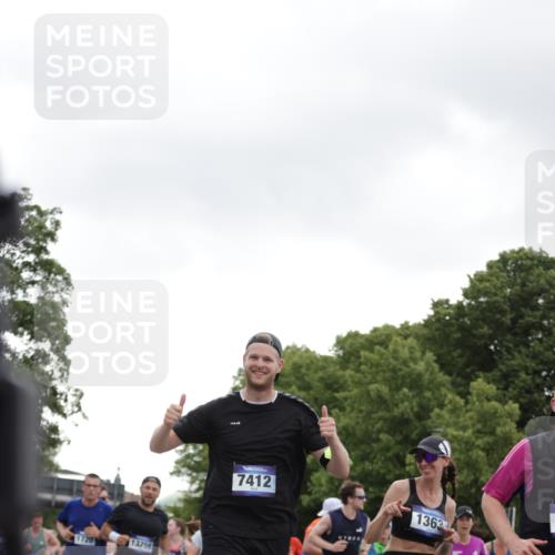 29.06.2025 - hella hamburg halbmarathon Jannik Wohlers http://msf.ph/oto/8144518 29.06.2025 10:46:29 Lombardsbrücke 1073, 1286, 1363, 1720, 1999, 2162, 2211, 2320, 2327, 2556, 2665, 2981, 3277, 3406, 3407, 3823, 4202, 4296, 4342, 5111, 5114, 5700, 5796, 5953, 6485, 6496, 6740, 7412, 7827, 8486, 8553, 8684, 9050, 9092, 9139, 9243, 9743, 9758, 9949, 10514, 10515, 10591, 11618, 12140, 12258, 12630, 13195, 13756, 13757, 13885, 14011, 14181, 14680, 14891, 15806, 17288, 17356, 18315, 18403, 18881, 18924, 18950 meine-sportfotos.de