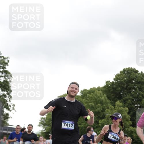 29.06.2025 - hella hamburg halbmarathon Jannik Wohlers http://msf.ph/oto/8144543 29.06.2025 10:46:29 Lombardsbrücke 1073, 1286, 1363, 1720, 1999, 2162, 2211, 2320, 2327, 2556, 2665, 2981, 3277, 3406, 3407, 3823, 4202, 4296, 4342, 5111, 5114, 5700, 5796, 5953, 6485, 6496, 6740, 7412, 7827, 8486, 8553, 8684, 9050, 9092, 9139, 9243, 9743, 9758, 9949, 10514, 10515, 10591, 11618, 12140, 12258, 12630, 13195, 13756, 13757, 13885, 14011, 14181, 14680, 14891, 15806, 17288, 17356, 18315, 18403, 18881, 18924, 18950 meine-sportfotos.de