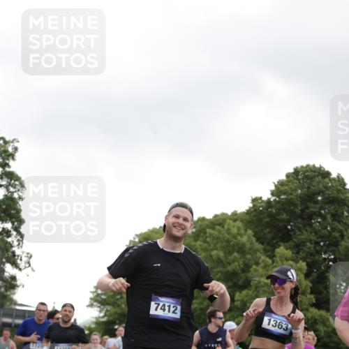 29.06.2025 - hella hamburg halbmarathon Jannik Wohlers http://msf.ph/oto/8144549 29.06.2025 10:46:29 Lombardsbrücke 1073, 1286, 1363, 1720, 1999, 2162, 2211, 2320, 2327, 2556, 2665, 2981, 3277, 3406, 3407, 3823, 4202, 4296, 4342, 5111, 5114, 5700, 5796, 5953, 6485, 6496, 6740, 7412, 7827, 8486, 8553, 8684, 9050, 9092, 9139, 9243, 9743, 9758, 9949, 10514, 10515, 10591, 11618, 12140, 12258, 12630, 13195, 13756, 13757, 13885, 14011, 14181, 14680, 14891, 15806, 17288, 17356, 18315, 18403, 18881, 18924, 18950 meine-sportfotos.de