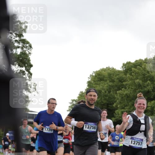 29.06.2025 - hella hamburg halbmarathon Jannik Wohlers http://msf.ph/oto/8144571 29.06.2025 10:46:31 Lombardsbrücke 1073, 1286, 1363, 1593, 1720, 1961, 1999, 2162, 2211, 2320, 2327, 2556, 2665, 2981, 3277, 3406, 3407, 3823, 4239, 4342, 5111, 5114, 5700, 5796, 5953, 6485, 6496, 6740, 7073, 7412, 7827, 8486, 8553, 8684, 8967, 9050, 9092, 9139, 9243, 9743, 9758, 9949, 10514, 10515, 10591, 11618, 12140, 12258, 12630, 13195, 13756, 13757, 13885, 14011, 14181, 14680, 14891, 15806, 17288, 17356, 18315, 18403, 18654, 18881, 18924, 18950 meine-sportfotos.de