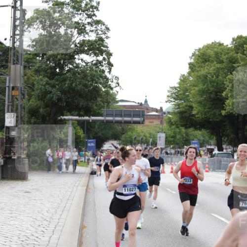 29.06.2025 - hella hamburg halbmarathon Jannik Wohlers http://msf.ph/oto/8144612 29.06.2025 10:09:42 Lombardsbrücke 1548, 3921, 5511, 7042, 7081, 7333, 7636, 8219, 8890, 9366, 9434, 9674, 10036, 10943, 11027, 12567, 16445, 16872, 17148, 18196, 18707 meine-sportfotos.de