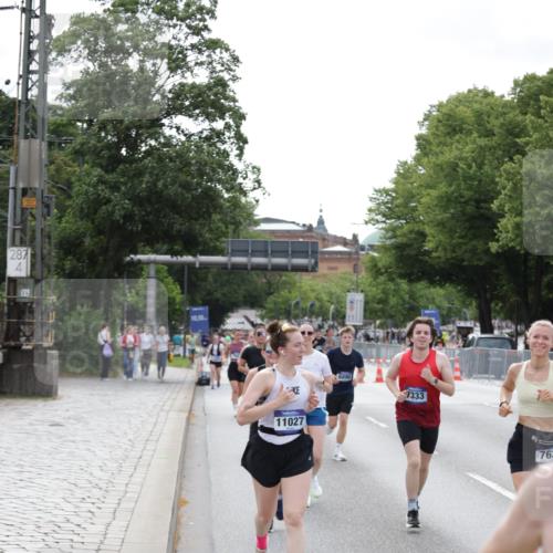 29.06.2025 - hella hamburg halbmarathon Jannik Wohlers http://msf.ph/oto/8144617 29.06.2025 10:09:42 Lombardsbrücke 1548, 3921, 5511, 7042, 7081, 7333, 7636, 8219, 8890, 9366, 9434, 9674, 10036, 10943, 11027, 12567, 16445, 16872, 17148, 18196, 18707 meine-sportfotos.de