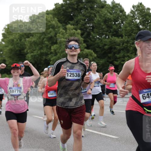 29.06.2025 - hella hamburg halbmarathon Jannik Wohlers http://msf.ph/oto/8144706 29.06.2025 10:46:42 Lombardsbrücke 1073, 1185, 1286, 1593, 1607, 1961, 2211, 2327, 2537, 2555, 2556, 2665, 2981, 4184, 4239, 4483, 5111, 5114, 5796, 5953, 6485, 6496, 6879, 7073, 7430, 7431, 8131, 8486, 8684, 8706, 8967, 9050, 9139, 9557, 9758, 9774, 9949, 10514, 10903, 11618, 11621, 12258, 12538, 12630, 12989, 13172, 13430, 13431, 13819, 14370, 14680, 15806, 15865, 16077, 16684, 16836, 17015, 17288, 17356, 18147, 18403, 18654, 18674, 18753, 18950 meine-sportfotos.de