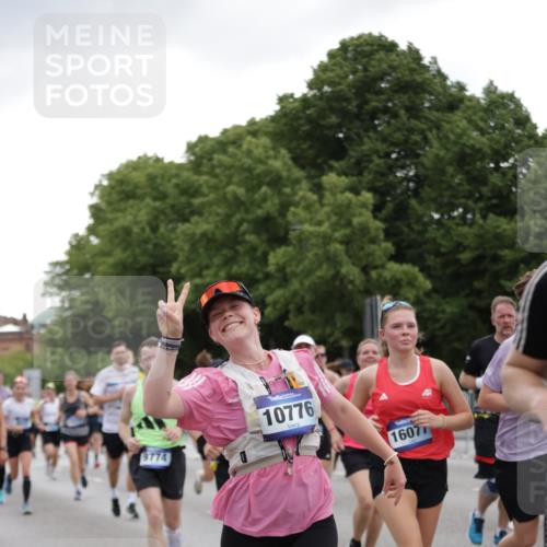 29.06.2025 - hella hamburg halbmarathon Jannik Wohlers http://msf.ph/oto/8144709 29.06.2025 10:46:43 Lombardsbrücke 1073, 1185, 1286, 1593, 1607, 1961, 2211, 2327, 2537, 2555, 2556, 2665, 2981, 4184, 4239, 4483, 5111, 5114, 5796, 5953, 6485, 6496, 6879, 7073, 7430, 7431, 8131, 8486, 8684, 8706, 8967, 9050, 9139, 9557, 9758, 9774, 9949, 10903, 11378, 11618, 11621, 12258, 12538, 12630, 12989, 13172, 13430, 13431, 13819, 14370, 14680, 15806, 15865, 16077, 16684, 16836, 17015, 17288, 17356, 18147, 18403, 18654, 18674, 18753 meine-sportfotos.de