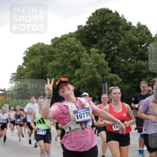 29.06.2025 - hella hamburg halbmarathon Jannik Wohlers http://msf.ph/oto/8144715 29.06.2025 10:46:43 Lombardsbrücke 1073, 1185, 1286, 1593, 1607, 1961, 2211, 2327, 2537, 2555, 2556, 2665, 2981, 4184, 4239, 4483, 5111, 5114, 5796, 5953, 6485, 6496, 6879, 7073, 7430, 7431, 8131, 8486, 8684, 8706, 8967, 9050, 9139, 9557, 9758, 9774, 9949, 10903, 11378, 11618, 11621, 12258, 12538, 12630, 12989, 13172, 13430, 13431, 13819, 14370, 14680, 15806, 15865, 16077, 16684, 16836, 17015, 17288, 17356, 18147, 18403, 18654, 18674, 18753 meine-sportfotos.de