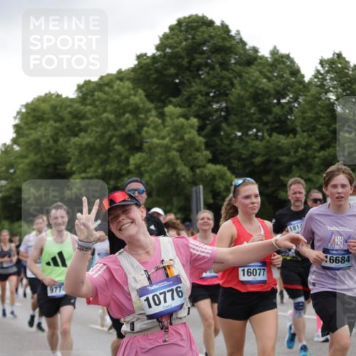 29.06.2025 - hella hamburg halbmarathon Jannik Wohlers http://msf.ph/oto/8144733 29.06.2025 10:46:43 Lombardsbrücke 1073, 1185, 1286, 1593, 1607, 1961, 2211, 2327, 2537, 2555, 2556, 2665, 2981, 4184, 4239, 4483, 5111, 5114, 5796, 5953, 6485, 6496, 6879, 7073, 7430, 7431, 8131, 8486, 8684, 8706, 8967, 9050, 9139, 9557, 9758, 9774, 9949, 10903, 11378, 11618, 11621, 12258, 12538, 12630, 12989, 13172, 13430, 13431, 13819, 14370, 14680, 15806, 15865, 16077, 16684, 16836, 17015, 17288, 17356, 18147, 18403, 18654, 18674, 18753 meine-sportfotos.de