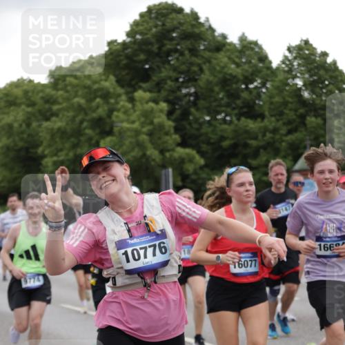 29.06.2025 - hella hamburg halbmarathon Jannik Wohlers http://msf.ph/oto/8144747 29.06.2025 10:46:43 Lombardsbrücke 1073, 1185, 1286, 1593, 1607, 1961, 2211, 2327, 2537, 2555, 2556, 2665, 2981, 4184, 4239, 4483, 5111, 5114, 5796, 5953, 6485, 6496, 6879, 7073, 7430, 7431, 8131, 8486, 8684, 8706, 8967, 9050, 9139, 9557, 9758, 9774, 9949, 10903, 11378, 11618, 11621, 12258, 12538, 12630, 12989, 13172, 13430, 13431, 13819, 14370, 14680, 15806, 15865, 16077, 16684, 16836, 17015, 17288, 17356, 18147, 18403, 18654, 18674, 18753 meine-sportfotos.de
