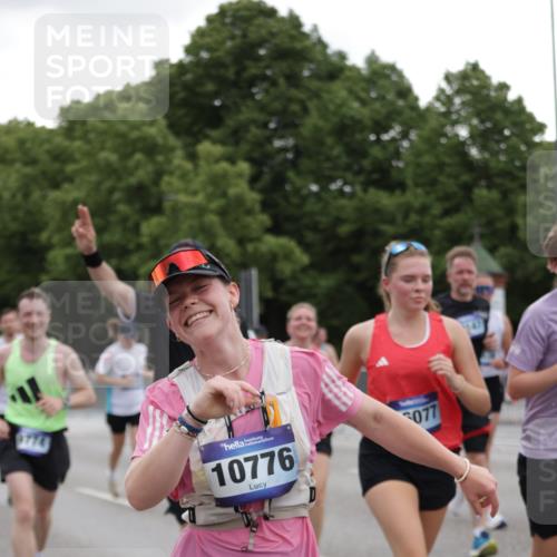 29.06.2025 - hella hamburg halbmarathon Jannik Wohlers http://msf.ph/oto/8144768 29.06.2025 10:46:43 Lombardsbrücke 1073, 1185, 1286, 1593, 1607, 1961, 2211, 2327, 2537, 2555, 2556, 2665, 2981, 4184, 4239, 4483, 5111, 5114, 5796, 5953, 6485, 6496, 6879, 7073, 7430, 7431, 8131, 8486, 8684, 8706, 8967, 9050, 9139, 9557, 9758, 9774, 9949, 10903, 11378, 11618, 11621, 12258, 12538, 12630, 12989, 13172, 13430, 13431, 13819, 14370, 14680, 15806, 15865, 16077, 16684, 16836, 17015, 17288, 17356, 18147, 18403, 18654, 18674, 18753 meine-sportfotos.de