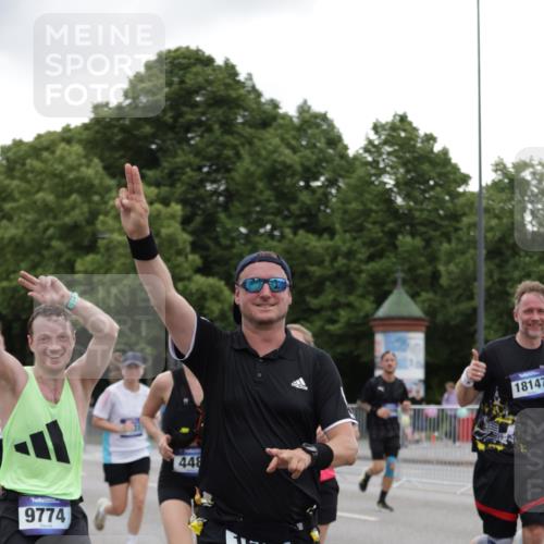 29.06.2025 - hella hamburg halbmarathon Jannik Wohlers http://msf.ph/oto/8144801 29.06.2025 10:46:44 Lombardsbrücke 1073, 1185, 1286, 1593, 1607, 1704, 1961, 2327, 2537, 2555, 2556, 2665, 4184, 4239, 4483, 5111, 5114, 5796, 5953, 6485, 6496, 6879, 7073, 7430, 7431, 8131, 8684, 8706, 8967, 9557, 9758, 9774, 9949, 10903, 11378, 11618, 11621, 12258, 12538, 12630, 12989, 13172, 13430, 13431, 13819, 14370, 14680, 15806, 15865, 16077, 16684, 16836, 17015, 17288, 17356, 18147, 18403, 18654, 18674, 18753 meine-sportfotos.de