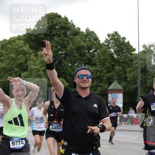 29.06.2025 - hella hamburg halbmarathon Jannik Wohlers http://msf.ph/oto/8144806 29.06.2025 10:46:44 Lombardsbrücke 1073, 1185, 1286, 1593, 1607, 1704, 1961, 2327, 2537, 2555, 2556, 2665, 4184, 4239, 4483, 5111, 5114, 5796, 5953, 6485, 6496, 6879, 7073, 7430, 7431, 8131, 8684, 8706, 8967, 9557, 9758, 9774, 9949, 10903, 11378, 11618, 11621, 12258, 12538, 12630, 12989, 13172, 13430, 13431, 13819, 14370, 14680, 15806, 15865, 16077, 16684, 16836, 17015, 17288, 17356, 18147, 18403, 18654, 18674, 18753 meine-sportfotos.de