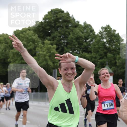 29.06.2025 - hella hamburg halbmarathon Jannik Wohlers http://msf.ph/oto/8144821 29.06.2025 10:46:45 Lombardsbrücke 1185, 1286, 1593, 1607, 1704, 1961, 2327, 2537, 2555, 2556, 2665, 4184, 4239, 4483, 5111, 5114, 5796, 6485, 6496, 6879, 7073, 7430, 7431, 8131, 8684, 8706, 8967, 9557, 9758, 9774, 9949, 10903, 11378, 11618, 11621, 12258, 12538, 12630, 12989, 13172, 13430, 13431, 13819, 14370, 14441, 15806, 15865, 16077, 16684, 16836, 17015, 17288, 17356, 18147, 18258, 18403, 18654, 18674, 18753 meine-sportfotos.de