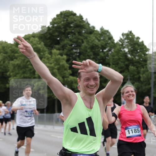 29.06.2025 - hella hamburg halbmarathon Jannik Wohlers http://msf.ph/oto/8144827 29.06.2025 10:46:45 Lombardsbrücke 1185, 1286, 1593, 1607, 1704, 1961, 2327, 2537, 2555, 2556, 2665, 4184, 4239, 4483, 5111, 5114, 5796, 6485, 6496, 6879, 7073, 7430, 7431, 8131, 8684, 8706, 8967, 9557, 9758, 9774, 9949, 10903, 11378, 11618, 11621, 12258, 12538, 12630, 12989, 13172, 13430, 13431, 13819, 14370, 14441, 15806, 15865, 16077, 16684, 16836, 17015, 17288, 17356, 18147, 18258, 18403, 18654, 18674, 18753 meine-sportfotos.de