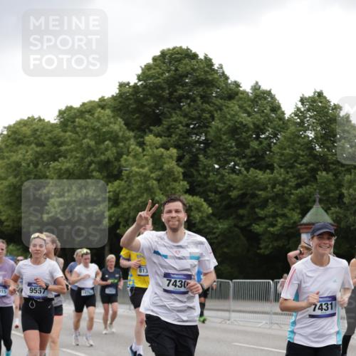 29.06.2025 - hella hamburg halbmarathon Jannik Wohlers http://msf.ph/oto/8144853 29.06.2025 10:46:46 Lombardsbrücke 1185, 1463, 1593, 1607, 1704, 1961, 2327, 2537, 2555, 2556, 2665, 4184, 4239, 4483, 4806, 5111, 5114, 5796, 6485, 6496, 6879, 7073, 7430, 7431, 7631, 8105, 8131, 8684, 8706, 8967, 9273, 9557, 9758, 9774, 9949, 10903, 11378, 11618, 11621, 12258, 12538, 12630, 12989, 13172, 13430, 13431, 13819, 14370, 14441, 15806, 15865, 16077, 16684, 16836, 17015, 17288, 17356, 18147, 18258, 18403, 18654, 18674, 18753 meine-sportfotos.de