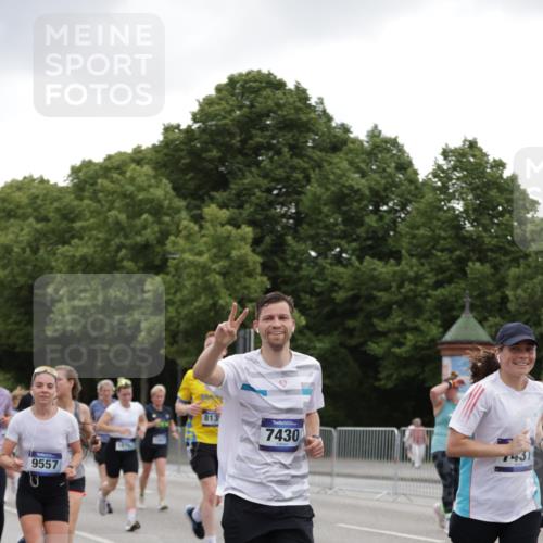 29.06.2025 - hella hamburg halbmarathon Jannik Wohlers http://msf.ph/oto/8144862 29.06.2025 10:46:46 Lombardsbrücke 1185, 1463, 1593, 1607, 1704, 1961, 2327, 2537, 2555, 2556, 2665, 4184, 4239, 4483, 4806, 5111, 5114, 5796, 6485, 6496, 6879, 7073, 7430, 7431, 7631, 8105, 8131, 8684, 8706, 8967, 9273, 9557, 9758, 9774, 9949, 10903, 11378, 11618, 11621, 12258, 12538, 12630, 12989, 13172, 13430, 13431, 13819, 14370, 14441, 15806, 15865, 16077, 16684, 16836, 17015, 17288, 17356, 18147, 18258, 18403, 18654, 18674, 18753 meine-sportfotos.de