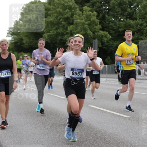 29.06.2025 - hella hamburg halbmarathon Jannik Wohlers http://msf.ph/oto/8144873 29.06.2025 10:46:47 Lombardsbrücke 1185, 1463, 1593, 1607, 1704, 1961, 2327, 2537, 2555, 2665, 4184, 4239, 4483, 4806, 4895, 5111, 5114, 6485, 6496, 6879, 7073, 7430, 7431, 7630, 7631, 8105, 8131, 8706, 8915, 8967, 9273, 9557, 9758, 9774, 9949, 10903, 11378, 11618, 11621, 12538, 12630, 12989, 13172, 13430, 13431, 13819, 14370, 14441, 15806, 15865, 16077, 16684, 16836, 17015, 17288, 17356, 18147, 18258, 18403, 18654, 18674, 18753, 18781 meine-sportfotos.de