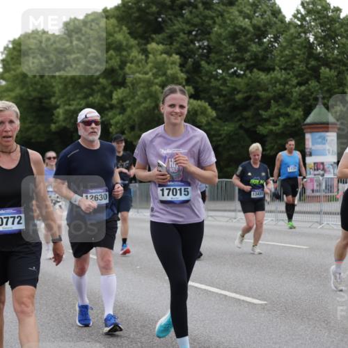 29.06.2025 - hella hamburg halbmarathon Jannik Wohlers http://msf.ph/oto/8144921 29.06.2025 10:46:49 Lombardsbrücke 1185, 1463, 1523, 1593, 1607, 1704, 1961, 2327, 2537, 2555, 4184, 4239, 4325, 4483, 4806, 4895, 6485, 6496, 6879, 6995, 7073, 7430, 7431, 7630, 7631, 8105, 8131, 8706, 8915, 8953, 8967, 9018, 9273, 9557, 9774, 9949, 10903, 11378, 11621, 12538, 12630, 12989, 13172, 13349, 13430, 13431, 13819, 14370, 14441, 15806, 15865, 16077, 16337, 16552, 16684, 16836, 17015, 17356, 18147, 18258, 18654, 18674, 18753, 18781 meine-sportfotos.de