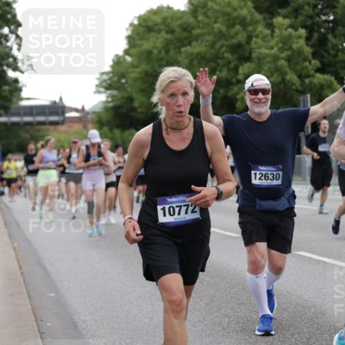 29.06.2025 - hella hamburg halbmarathon Jannik Wohlers http://msf.ph/oto/8144930 29.06.2025 10:46:50 Lombardsbrücke 1185, 1463, 1523, 1593, 1607, 1704, 1961, 2537, 2555, 4184, 4239, 4325, 4483, 4806, 4895, 6485, 6879, 6995, 7073, 7430, 7431, 7630, 7631, 8105, 8131, 8706, 8915, 8953, 8967, 9018, 9273, 9557, 9774, 10903, 11378, 11621, 12538, 12630, 12989, 13172, 13349, 13430, 13431, 13806, 13819, 14370, 14441, 15865, 16077, 16337, 16552, 16684, 16836, 17015, 17356, 17514, 18147, 18258, 18654, 18674, 18753, 18781 meine-sportfotos.de