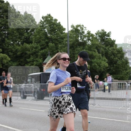 29.06.2025 - hella hamburg halbmarathon Jannik Wohlers http://msf.ph/oto/8144975 29.06.2025 10:46:53 Lombardsbrücke 1185, 1463, 1523, 1607, 1704, 2148, 2537, 2555, 2994, 4184, 4325, 4483, 4806, 4895, 5895, 6255, 6256, 6879, 6995, 7430, 7431, 7630, 7631, 8105, 8131, 8706, 8915, 8953, 9018, 9273, 9557, 9774, 10075, 10903, 11276, 11378, 11621, 12538, 12989, 13172, 13349, 13430, 13431, 13806, 13819, 13830, 13898, 14370, 14441, 14516, 15865, 16077, 16337, 16552, 16684, 16836, 17015, 17122, 17514, 18147, 18258, 18674, 18753, 18781, 18852, 18858 meine-sportfotos.de