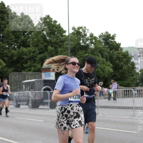 29.06.2025 - hella hamburg halbmarathon Jannik Wohlers http://msf.ph/oto/8144984 29.06.2025 10:46:53 Lombardsbrücke 1185, 1463, 1523, 1607, 1704, 2148, 2537, 2555, 2994, 4184, 4325, 4483, 4806, 4895, 5895, 6255, 6256, 6879, 6995, 7430, 7431, 7630, 7631, 8105, 8131, 8706, 8915, 8953, 9018, 9273, 9557, 9774, 10075, 10903, 11276, 11378, 11621, 12538, 12989, 13172, 13349, 13430, 13431, 13806, 13819, 13830, 13898, 14370, 14441, 14516, 15865, 16077, 16337, 16552, 16684, 16836, 17015, 17122, 17514, 18147, 18258, 18674, 18753, 18781, 18852, 18858 meine-sportfotos.de