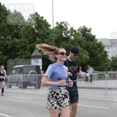 29.06.2025 - hella hamburg halbmarathon Jannik Wohlers http://msf.ph/oto/8144989 29.06.2025 10:46:53 Lombardsbrücke 1185, 1463, 1523, 1607, 1704, 2148, 2537, 2555, 2994, 4184, 4325, 4483, 4806, 4895, 5895, 6255, 6256, 6879, 6995, 7430, 7431, 7630, 7631, 8105, 8131, 8706, 8915, 8953, 9018, 9273, 9557, 9774, 10075, 10903, 11276, 11378, 11621, 12538, 12989, 13172, 13349, 13430, 13431, 13806, 13819, 13830, 13898, 14370, 14441, 14516, 15865, 16077, 16337, 16552, 16684, 16836, 17015, 17122, 17514, 18147, 18258, 18674, 18753, 18781, 18852, 18858 meine-sportfotos.de