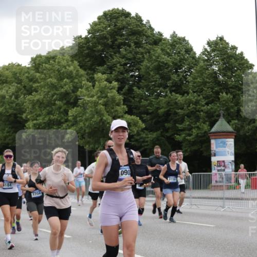 29.06.2025 - hella hamburg halbmarathon Jannik Wohlers http://msf.ph/oto/8144997 29.06.2025 10:46:53 Lombardsbrücke 1185, 1463, 1523, 1607, 1704, 2148, 2537, 2555, 2994, 4184, 4325, 4483, 4806, 4895, 5895, 6255, 6256, 6879, 6995, 7430, 7431, 7630, 7631, 8105, 8131, 8706, 8915, 8953, 9018, 9273, 9557, 9774, 10075, 10903, 11276, 11378, 11621, 12538, 12989, 13172, 13349, 13430, 13431, 13806, 13819, 13830, 13898, 14370, 14441, 14516, 15865, 16077, 16337, 16552, 16684, 16836, 17015, 17122, 17514, 18147, 18258, 18674, 18753, 18781, 18852, 18858 meine-sportfotos.de