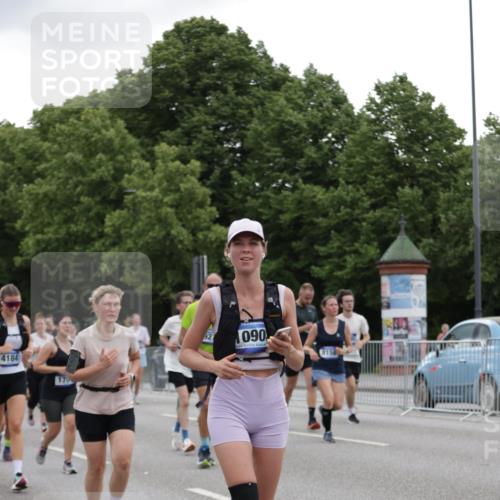 29.06.2025 - hella hamburg halbmarathon Jannik Wohlers http://msf.ph/oto/8145034 29.06.2025 10:46:54 Lombardsbrücke 1463, 1523, 1607, 1704, 2148, 2537, 2555, 2994, 4184, 4325, 4483, 4806, 4895, 4974, 4975, 5895, 6255, 6256, 6879, 6995, 7430, 7431, 7630, 7631, 8105, 8131, 8706, 8915, 8953, 9018, 9273, 9557, 9774, 9969, 9972, 10075, 10903, 11276, 11378, 11621, 12989, 13172, 13349, 13430, 13431, 13806, 13819, 13830, 13898, 14370, 14441, 14516, 14517, 15413, 15865, 16337, 16552, 16836, 17015, 17122, 17514, 18147, 18258, 18674, 18753, 18781, 18852, 18858 meine-sportfotos.de