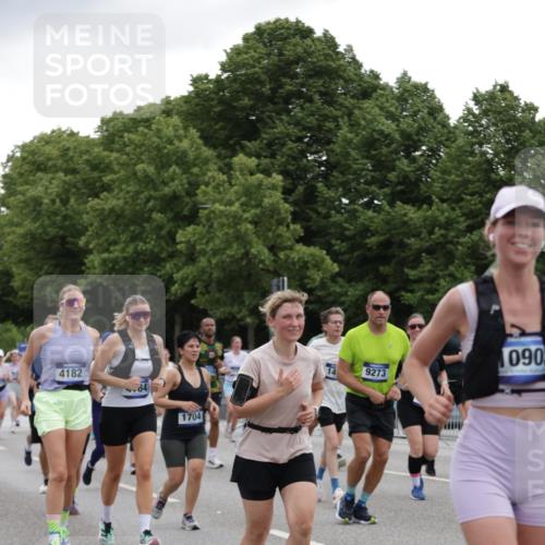 29.06.2025 - hella hamburg halbmarathon Jannik Wohlers http://msf.ph/oto/8145047 29.06.2025 10:46:55 Lombardsbrücke 1463, 1523, 1704, 2148, 2407, 2537, 2994, 4184, 4325, 4483, 4806, 4895, 4974, 4975, 5895, 6255, 6256, 6879, 6995, 7403, 7430, 7431, 7630, 7631, 8105, 8131, 8706, 8915, 8953, 9018, 9273, 9557, 9774, 9969, 9972, 10075, 10903, 11276, 11378, 11621, 12989, 13172, 13349, 13430, 13431, 13806, 13819, 13830, 13898, 14441, 14516, 14517, 15413, 15865, 16337, 16552, 17015, 17122, 17514, 18258, 18674, 18753, 18781, 18852, 18858 meine-sportfotos.de