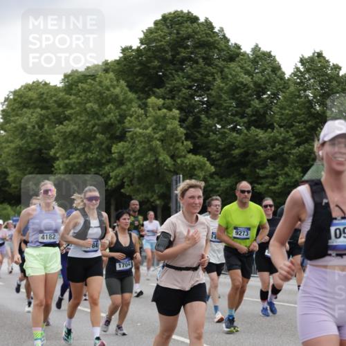 29.06.2025 - hella hamburg halbmarathon Jannik Wohlers http://msf.ph/oto/8145056 29.06.2025 10:46:55 Lombardsbrücke 1463, 1523, 1704, 2148, 2407, 2537, 2994, 4184, 4325, 4483, 4806, 4895, 4974, 4975, 5895, 6255, 6256, 6879, 6995, 7403, 7430, 7431, 7630, 7631, 8105, 8131, 8706, 8915, 8953, 9018, 9273, 9557, 9774, 9969, 9972, 10075, 10903, 11276, 11378, 11621, 12989, 13172, 13349, 13430, 13431, 13806, 13819, 13830, 13898, 14441, 14516, 14517, 15413, 15865, 16337, 16552, 17015, 17122, 17514, 18258, 18674, 18753, 18781, 18852, 18858 meine-sportfotos.de