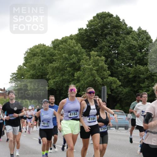 29.06.2025 - hella hamburg halbmarathon Jannik Wohlers http://msf.ph/oto/8145078 29.06.2025 10:46:55 Lombardsbrücke 1463, 1523, 1704, 2148, 2407, 2537, 2994, 4184, 4325, 4483, 4806, 4895, 4974, 4975, 5895, 6255, 6256, 6879, 6995, 7403, 7430, 7431, 7630, 7631, 8105, 8131, 8706, 8915, 8953, 9018, 9273, 9557, 9774, 9969, 9972, 10075, 10903, 11276, 11378, 11621, 12989, 13172, 13349, 13430, 13431, 13806, 13819, 13830, 13898, 14441, 14516, 14517, 15413, 15865, 16337, 16552, 17015, 17122, 17514, 18258, 18674, 18753, 18781, 18852, 18858 meine-sportfotos.de