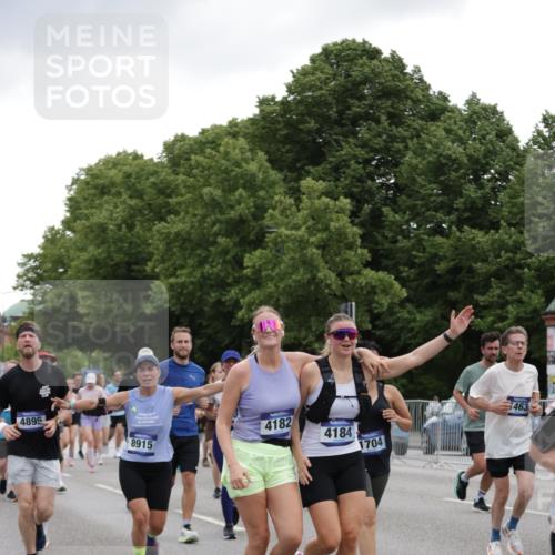 29.06.2025 - hella hamburg halbmarathon Jannik Wohlers http://msf.ph/oto/8145099 29.06.2025 10:46:55 Lombardsbrücke 1463, 1523, 1704, 2148, 2407, 2537, 2994, 4184, 4325, 4483, 4806, 4895, 4974, 4975, 5895, 6255, 6256, 6879, 6995, 7403, 7430, 7431, 7630, 7631, 8105, 8131, 8706, 8915, 8953, 9018, 9273, 9557, 9774, 9969, 9972, 10075, 10903, 11276, 11378, 11621, 12989, 13172, 13349, 13430, 13431, 13806, 13819, 13830, 13898, 14441, 14516, 14517, 15413, 15865, 16337, 16552, 17015, 17122, 17514, 18258, 18674, 18753, 18781, 18852, 18858 meine-sportfotos.de