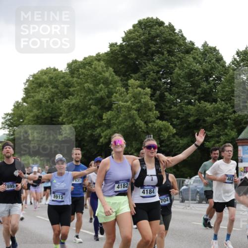 29.06.2025 - hella hamburg halbmarathon Jannik Wohlers http://msf.ph/oto/8145103 29.06.2025 10:46:56 Lombardsbrücke 1463, 1523, 1704, 2148, 2407, 2537, 2994, 3339, 4184, 4325, 4483, 4806, 4895, 4974, 4975, 5895, 6255, 6256, 6879, 6995, 7403, 7430, 7431, 7630, 7631, 8105, 8131, 8706, 8915, 8953, 9018, 9273, 9557, 9774, 9969, 9972, 10075, 10206, 10903, 11276, 11378, 12989, 13172, 13349, 13430, 13431, 13806, 13819, 13830, 13898, 14441, 14516, 14517, 15413, 16337, 16552, 17015, 17122, 17514, 18258, 18415, 18753, 18781, 18852, 18858 meine-sportfotos.de