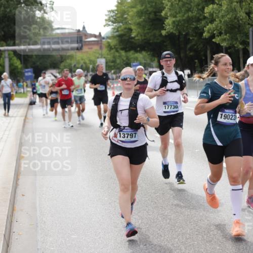 29.06.2025 - hella hamburg halbmarathon Jannik Wohlers http://msf.ph/oto/8145109 29.06.2025 10:09:58 Lombardsbrücke 1573, 5182, 5440, 7042, 7333, 7685, 8219, 8890, 9816, 11180, 12008, 13797, 14679, 14822, 15409, 16166, 16639, 16872, 17730, 19023 meine-sportfotos.de