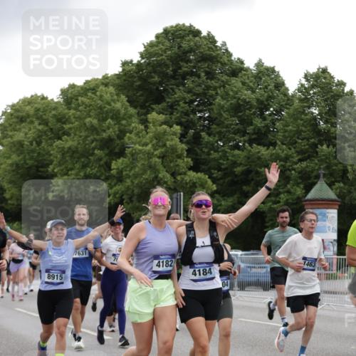 29.06.2025 - hella hamburg halbmarathon Jannik Wohlers http://msf.ph/oto/8145123 29.06.2025 10:46:56 Lombardsbrücke 1463, 1523, 1704, 2148, 2407, 2537, 2994, 3339, 4184, 4325, 4483, 4806, 4895, 4974, 4975, 5895, 6255, 6256, 6879, 6995, 7403, 7430, 7431, 7630, 7631, 8105, 8131, 8706, 8915, 8953, 9018, 9273, 9557, 9774, 9969, 9972, 10075, 10206, 10903, 11276, 11378, 12989, 13172, 13349, 13430, 13431, 13806, 13819, 13830, 13898, 14441, 14516, 14517, 15413, 16337, 16552, 17015, 17122, 17514, 18258, 18415, 18753, 18781, 18852, 18858 meine-sportfotos.de