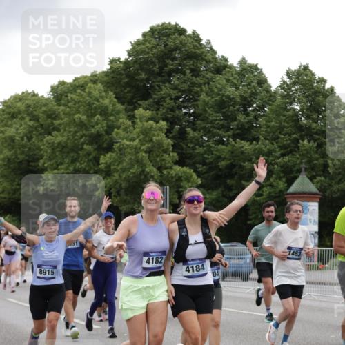 29.06.2025 - hella hamburg halbmarathon Jannik Wohlers http://msf.ph/oto/8145127 29.06.2025 10:46:56 Lombardsbrücke 1463, 1523, 1704, 2148, 2407, 2537, 2994, 3339, 4184, 4325, 4483, 4806, 4895, 4974, 4975, 5895, 6255, 6256, 6879, 6995, 7403, 7430, 7431, 7630, 7631, 8105, 8131, 8706, 8915, 8953, 9018, 9273, 9557, 9774, 9969, 9972, 10075, 10206, 10903, 11276, 11378, 12989, 13172, 13349, 13430, 13431, 13806, 13819, 13830, 13898, 14441, 14516, 14517, 15413, 16337, 16552, 17015, 17122, 17514, 18258, 18415, 18753, 18781, 18852, 18858 meine-sportfotos.de