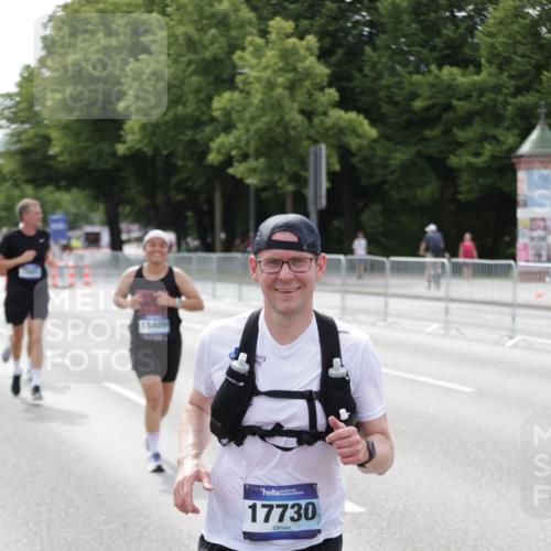 29.06.2025 - hella hamburg halbmarathon Jannik Wohlers http://msf.ph/oto/8145132 29.06.2025 10:10:00 Lombardsbrücke 1573, 5182, 5440, 7042, 7685, 8219, 8890, 9816, 11180, 12008, 13797, 13901, 14679, 14822, 15409, 16166, 16344, 16639, 16872, 17730, 19023 meine-sportfotos.de