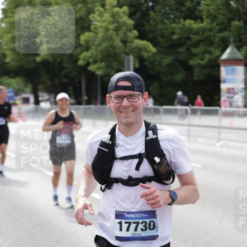 29.06.2025 - hella hamburg halbmarathon Jannik Wohlers http://msf.ph/oto/8145152 29.06.2025 10:10:00 Lombardsbrücke 1573, 5182, 5440, 7042, 7685, 8219, 8890, 9816, 11180, 12008, 13797, 13901, 14679, 14822, 15409, 16166, 16344, 16639, 16872, 17730, 19023 meine-sportfotos.de