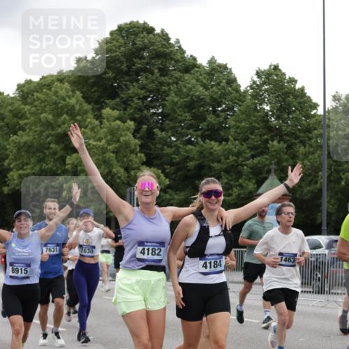 29.06.2025 - hella hamburg halbmarathon Jannik Wohlers http://msf.ph/oto/8145155 29.06.2025 10:46:56 Lombardsbrücke 1463, 1523, 1704, 2148, 2407, 2537, 2994, 3339, 4184, 4325, 4483, 4806, 4895, 4974, 4975, 5895, 6255, 6256, 6879, 6995, 7403, 7430, 7431, 7630, 7631, 8105, 8131, 8706, 8915, 8953, 9018, 9273, 9557, 9774, 9969, 9972, 10075, 10206, 10903, 11276, 11378, 12989, 13172, 13349, 13430, 13431, 13806, 13819, 13830, 13898, 14441, 14516, 14517, 15413, 16337, 16552, 17015, 17122, 17514, 18258, 18415, 18753, 18781, 18852, 18858 meine-sportfotos.de