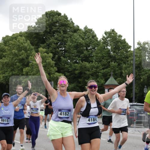 29.06.2025 - hella hamburg halbmarathon Jannik Wohlers http://msf.ph/oto/8145165 29.06.2025 10:46:56 Lombardsbrücke 1463, 1523, 1704, 2148, 2407, 2537, 2994, 3339, 4184, 4325, 4483, 4806, 4895, 4974, 4975, 5895, 6255, 6256, 6879, 6995, 7403, 7430, 7431, 7630, 7631, 8105, 8131, 8706, 8915, 8953, 9018, 9273, 9557, 9774, 9969, 9972, 10075, 10206, 10903, 11276, 11378, 12989, 13172, 13349, 13430, 13431, 13806, 13819, 13830, 13898, 14441, 14516, 14517, 15413, 16337, 16552, 17015, 17122, 17514, 18258, 18415, 18753, 18781, 18852, 18858 meine-sportfotos.de
