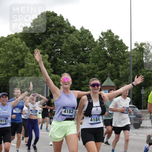 29.06.2025 - hella hamburg halbmarathon Jannik Wohlers http://msf.ph/oto/8145175 29.06.2025 10:46:56 Lombardsbrücke 1463, 1523, 1704, 2148, 2407, 2537, 2994, 3339, 4184, 4325, 4483, 4806, 4895, 4974, 4975, 5895, 6255, 6256, 6879, 6995, 7403, 7430, 7431, 7630, 7631, 8105, 8131, 8706, 8915, 8953, 9018, 9273, 9557, 9774, 9969, 9972, 10075, 10206, 10903, 11276, 11378, 12989, 13172, 13349, 13430, 13431, 13806, 13819, 13830, 13898, 14441, 14516, 14517, 15413, 16337, 16552, 17015, 17122, 17514, 18258, 18415, 18753, 18781, 18852, 18858 meine-sportfotos.de