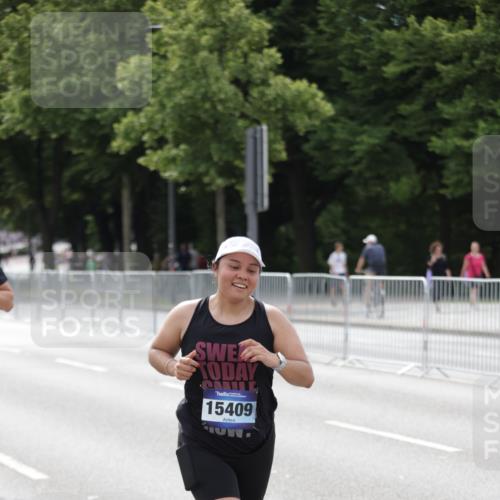 29.06.2025 - hella hamburg halbmarathon Jannik Wohlers http://msf.ph/oto/8145177 29.06.2025 10:10:01 Lombardsbrücke 1573, 5182, 5440, 7042, 7685, 8219, 9816, 11180, 12008, 13797, 13901, 14679, 14822, 15409, 16166, 16344, 16639, 16872, 17730, 19023 meine-sportfotos.de